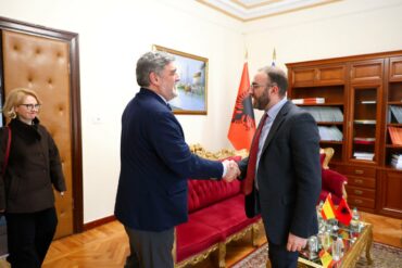 649611996 1352967793516713 4357270948968502308 N