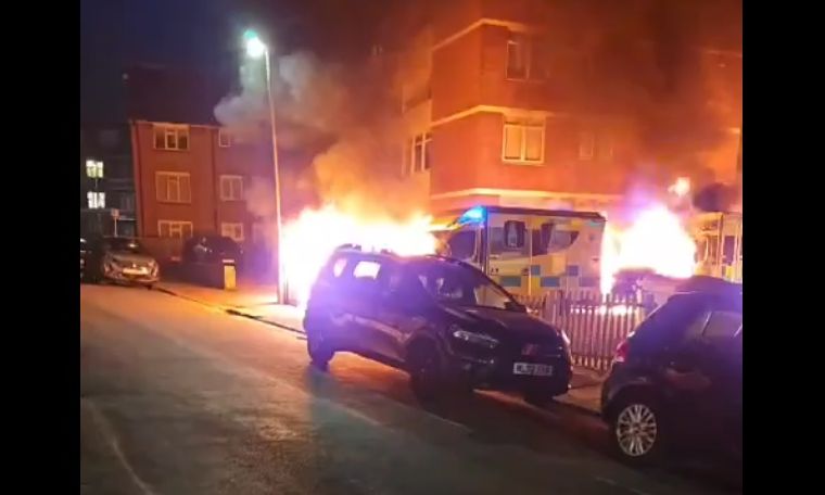 Krim urrejtjeje antisemit  Digjen katër ambulanca në Londër  i përkisnin një organizate hebraike