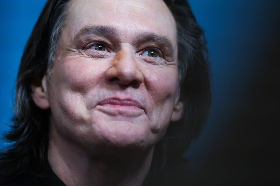 I klonuar  Jim Carrey thyen heshtjen për teoritë absurde