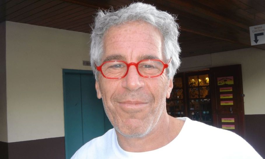 Sekretet e rezidencës së Jeffrey Epstein  skulptura dhe fotografia e mistershme  kush ishte gruaja bionde