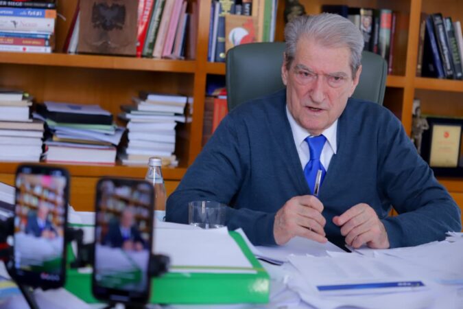 9ce201d1 B184 4edd 8187 6b9085476981