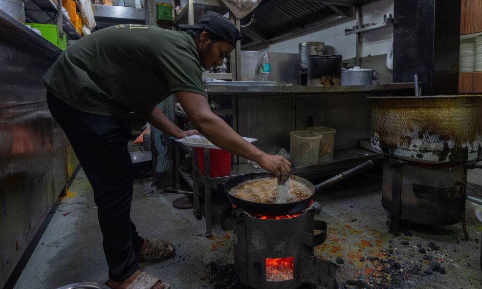 shkalle-ne-vend-te-ashensoreve-jo-ajer-te-kondicionuar-dhe-bllokimi-i-ngushtices-se-normuzit-terbim-gl