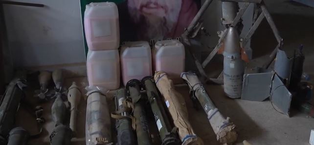 Raketa  predha  eksplozivë dhe   Ushtria izraelite gjen qindra armë të Hezbollahut në një shkollë  VIDEO 