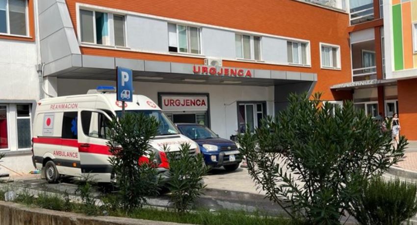 greku-u-dergua-pa-shenja-jete-ne-spital-cfare-deklaruan-ne-polici-shoket-e-tij-do-te-largoheshim-nga-shqiperia-por