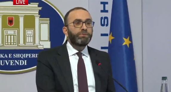  16 mijë faqe dosje  arkivë e ministrisë   Bardhi përgënjeshtron Ramën  Janë mijëra faqe përgjime të Ballukut me vartësit  Kry   