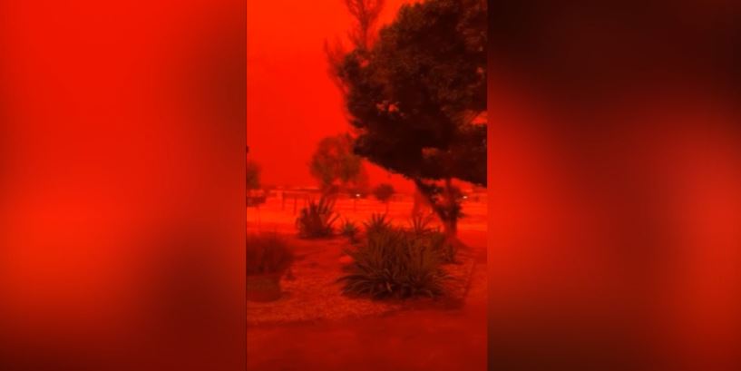 Fenomen i jashtëzakonshëm në Australi  Qielli i kuq  pamje apokaliptike pas ciklonit Narelle  VIDEO 