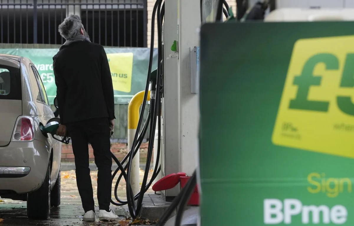  The Times   Çmimet e benzinës po rriten me shpejtësi në Britani
