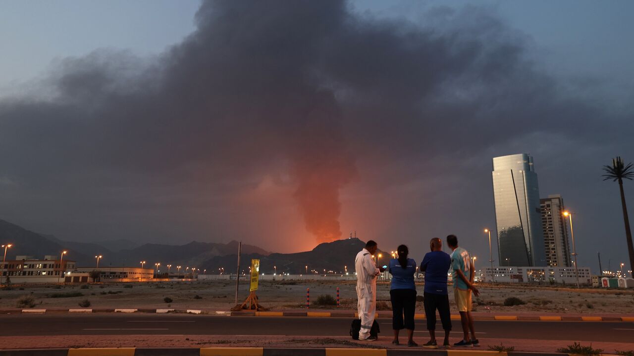 VIDEO  Vijojnë sulmet e Iranit mbi Dubai  një person vritet nga mbetjet e raketave