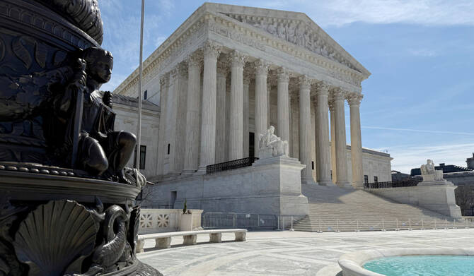 Gjykata Supreme shqyrton planin e administratës Trump për t u hequr haitianëve dhe sirianëve mbrojtjet e përkohshme të d   