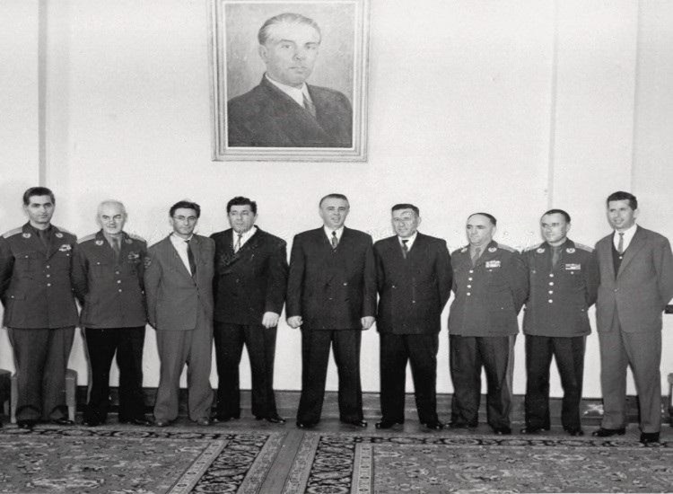  Kur familja e gjeneral Bekteshit ishin në Berat  Sigurimi u vuri bashkëpunëtoren e tij   Nerënxa   dikur shoqe klase me Verën   