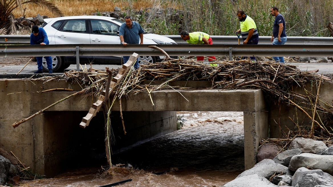 Imazhe apokaliptike nga  stuhia e dekadës  në Ishujt Kanarie  me përmbytje dhe rrëshqitje toke
