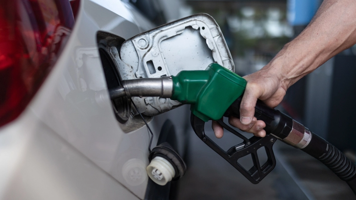 Nafta bie nën 100 dollarë për fuçi pas raportimeve për bisedime të mundshme midis SHBA së dhe Iranit