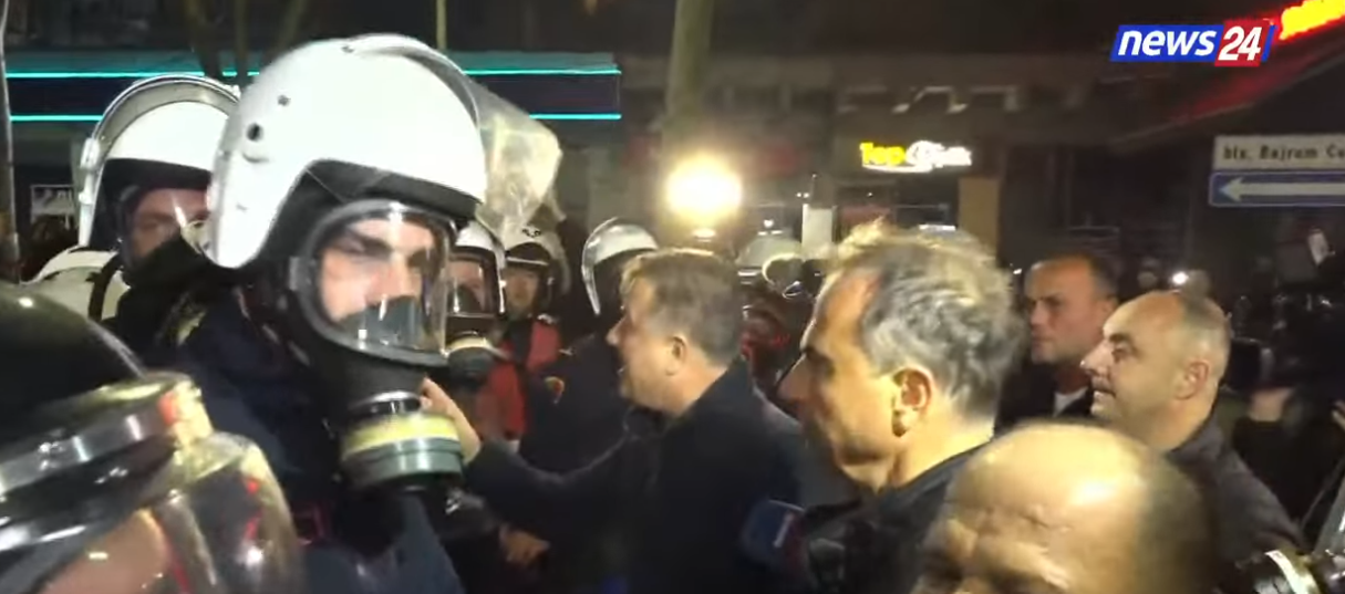 Konfrontim dhe akuza  Noka akuza policisë  Mercenarë të krimit  Morët urdhër për të sulmuar Berishën me spray  Do ta paguani 