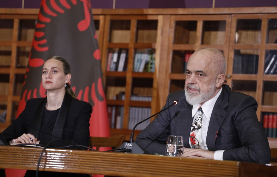 Rama refuzon t u përgjigjet pyetjeve  ndërpret konferencën pas debatit me gazetaren