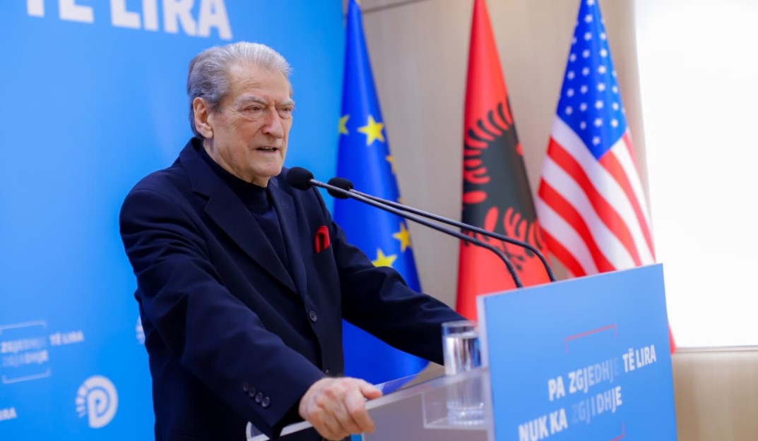  Lokali i thjeshtrës    Berisha  Drekat e shpeshta të Linda Ramës me Irena Gjokën janë bërë gossip i të gjit   