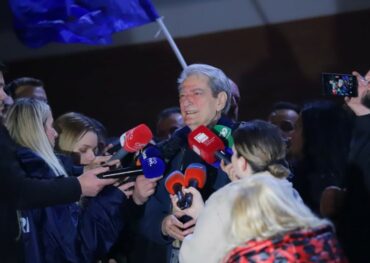 Sali Berisha Pas Protestes Mbyllja