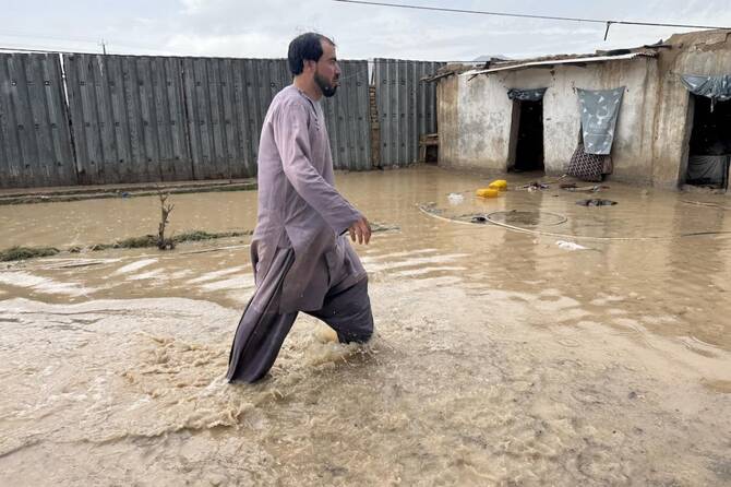 Shirat e rrëmbyeshëm dhe përmbytjet shkaktojnë vdekjen e 22 personave në Afganistan