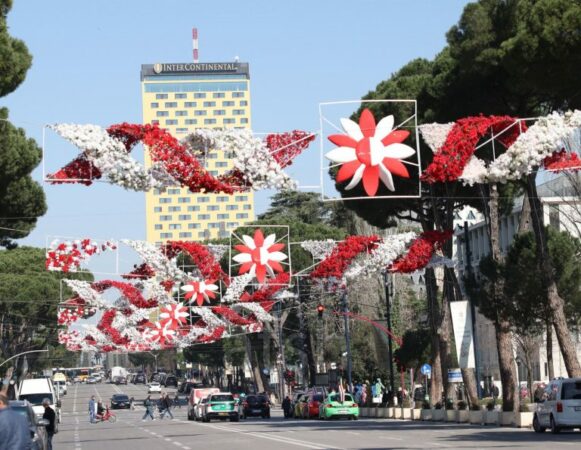 Tirana Mirepret Diten E Veres Me Dekor Festiv Dhe Aktivitete Te Shumta 4 1 768x595