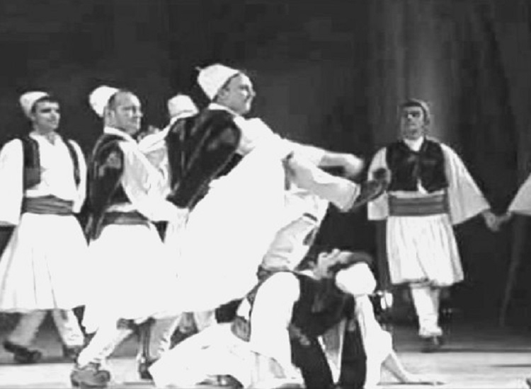  Profesor Ramadan Sokoli më tregoi  se kënga e grupit çam të Rrogozhinës për Çelo Mezanin  ishte në plan për t u futur që në F   