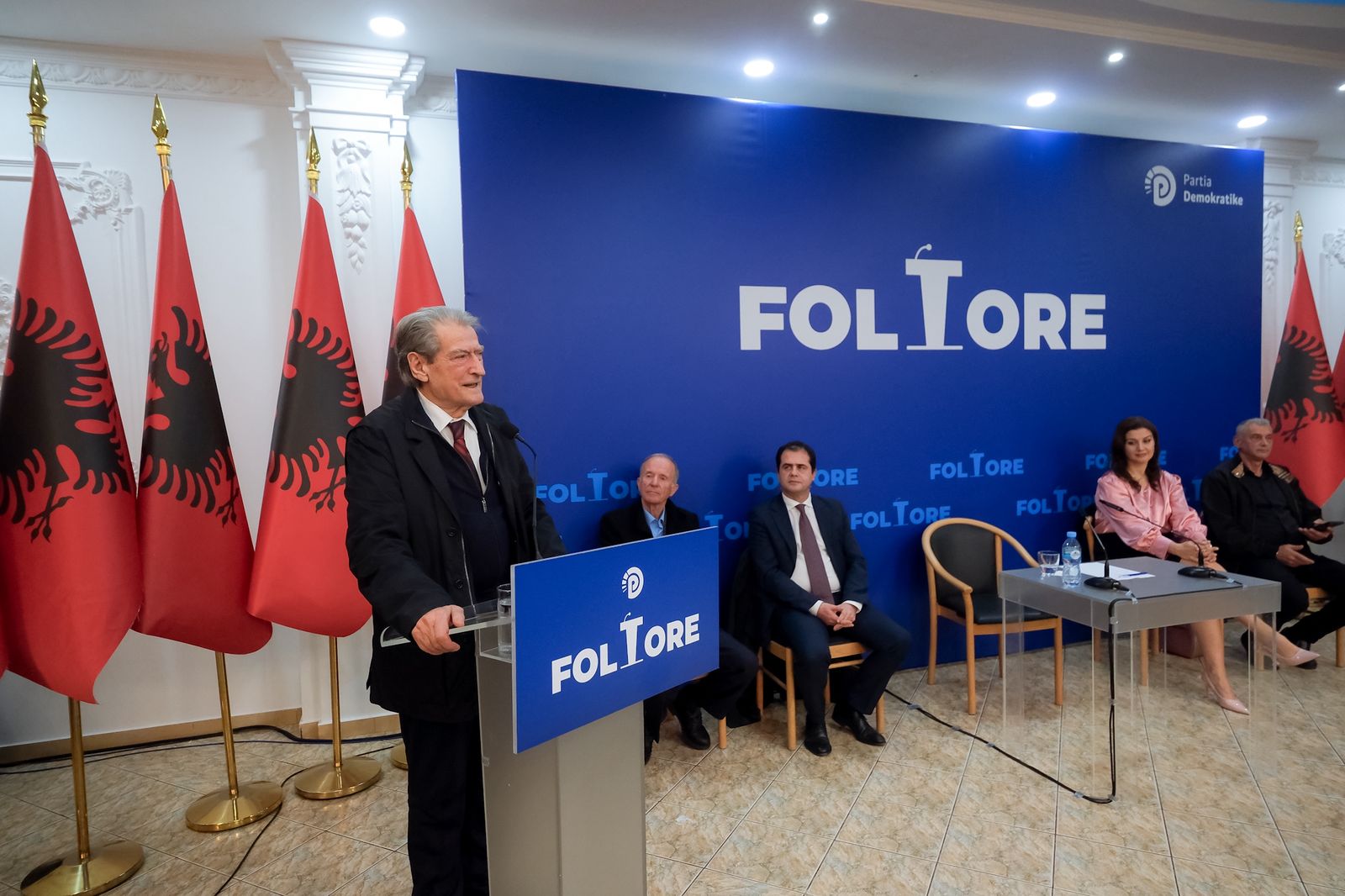 300-apartamente-15-markete-e-3-vila-ne-dhermi-berisha-rama-mban-vendin-peng-prej-3-muajsh-dhe-nuk-i-heq-imunitetin