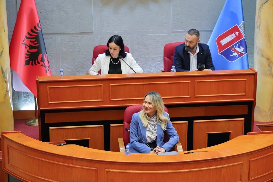 Mblidhet Këshilli Bashkiak  Anuela Ristani  230 familje përfitojnë ndihmë ekonomike  shtohen fondet për studentët dhe pensioni   