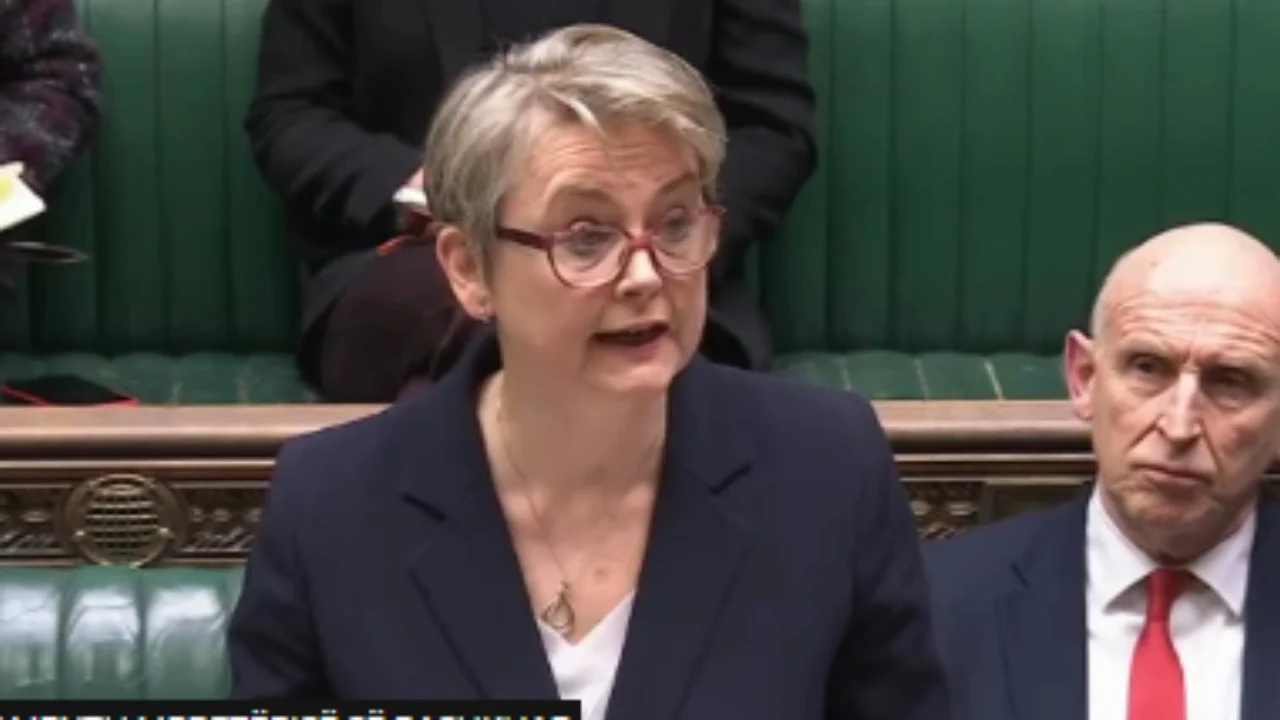 Sekretarja e Jashtme britanike  Irani nuk mund të mbajë peng ekonominë globale