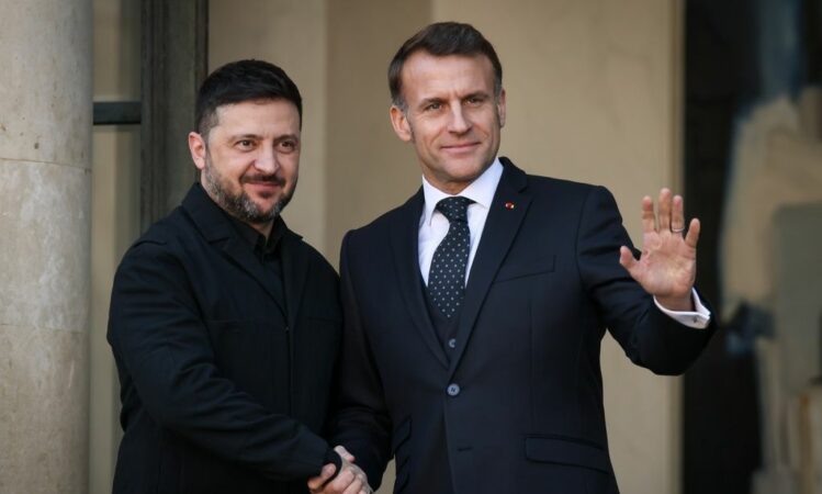 D5b15c28 Zelenski Macron Ap