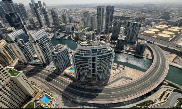 Mediat  Dubai shndërrohet në një qytet fantazmë ndërsa sulmet iraniane tronditin qytetin