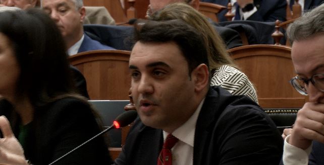 Këlliçi  Niko  s paske ndryshuar  apo se hoqën ministren e Jashtme  Ndërhyn Spiropali  Për një gjë më vjen keq  largimin e par   