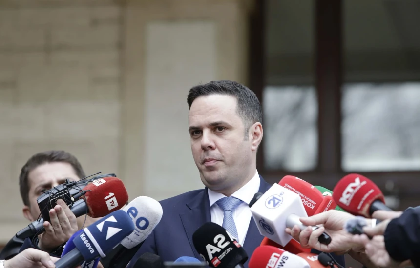 LVV propozoi Glauk Konjufcën për President  Reagon LDK  Asnjë përpjekje serioze  Vendi rrezikon të shkojë në zgjedhje të reja