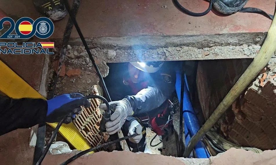 VIDEO  Zbulohet një tunel nëntokësor në Spanjë  transportohej kanabis drejt Marokut  Në pranga 27 persona  sekuestrohen 17 ton   