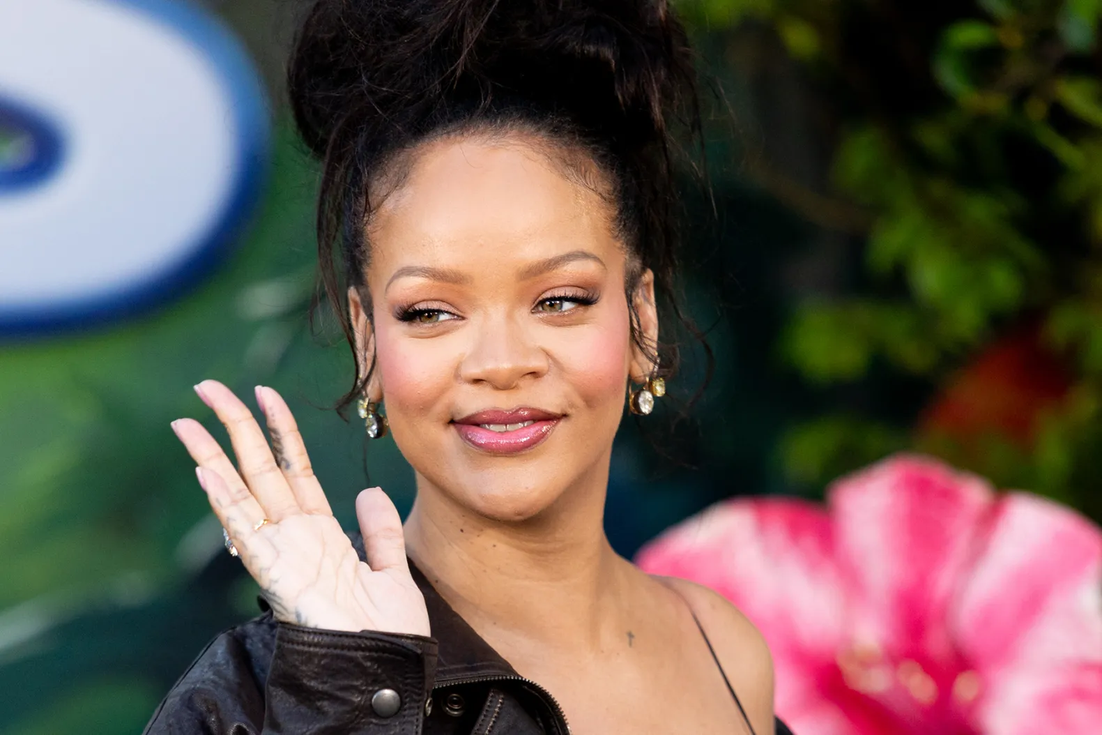 te-shtena-me-arme-ne-shtepine-e-rihannes-ne-los-angeles-arrestohet-nje-grua
