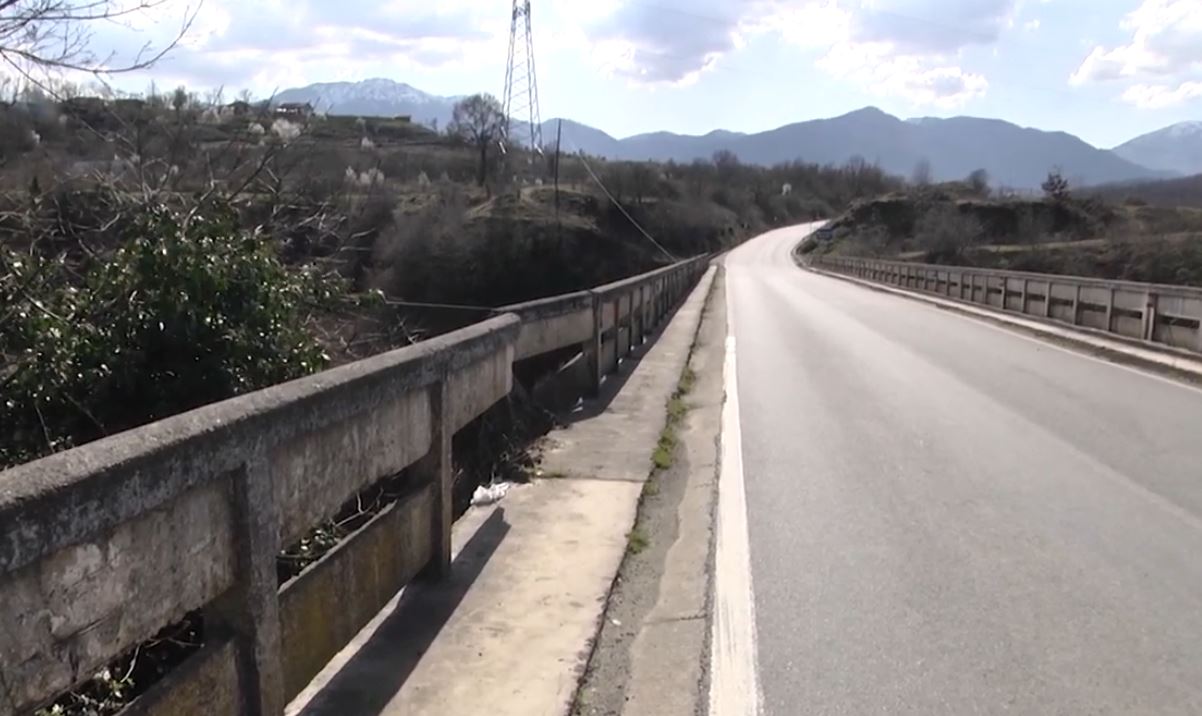 3 7 milionë € për një shtresë asfalt  Ura e Lusës u la pa barriera anësore  Kontraktori s merr masa