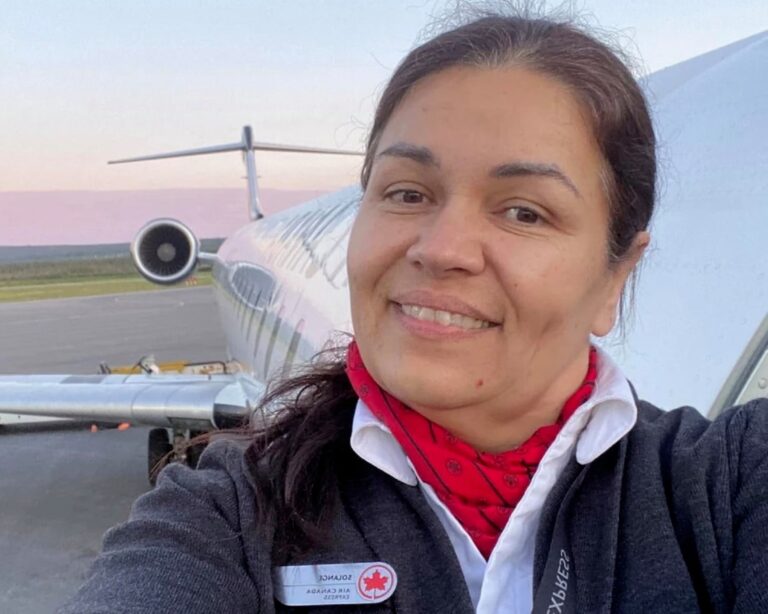 Avioni u përplas me kamionin zjarrfikës, si shpëtoi mrekullisht stjuardesa