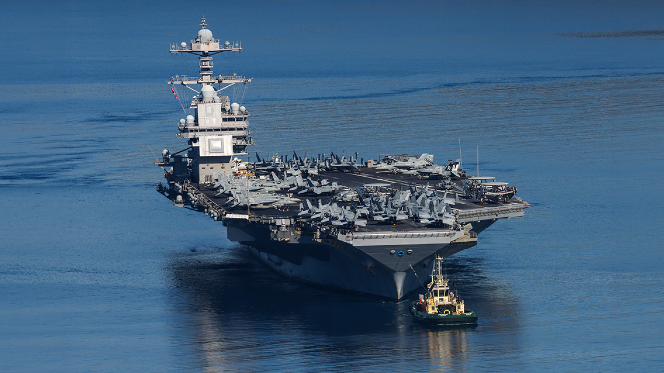 U përfshi nga flakët 30 ditë më parë  aeroplanmbajtësja amerikane që ishte në Lindjen e Mesme ankoron sot në Greqi