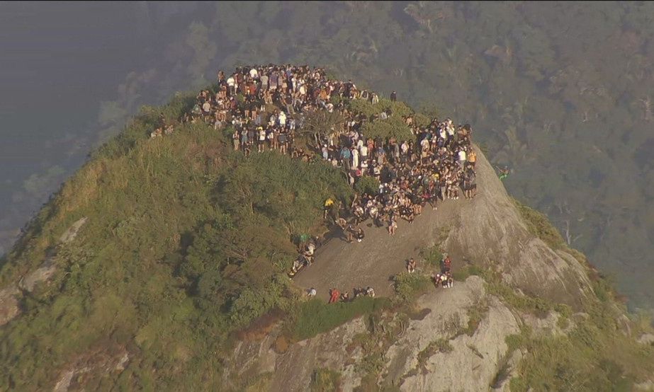 perplasje-mes-policise-dhe-bandave-200-turiste-bllokohen-ne-maje-te-malit-ne-brazil