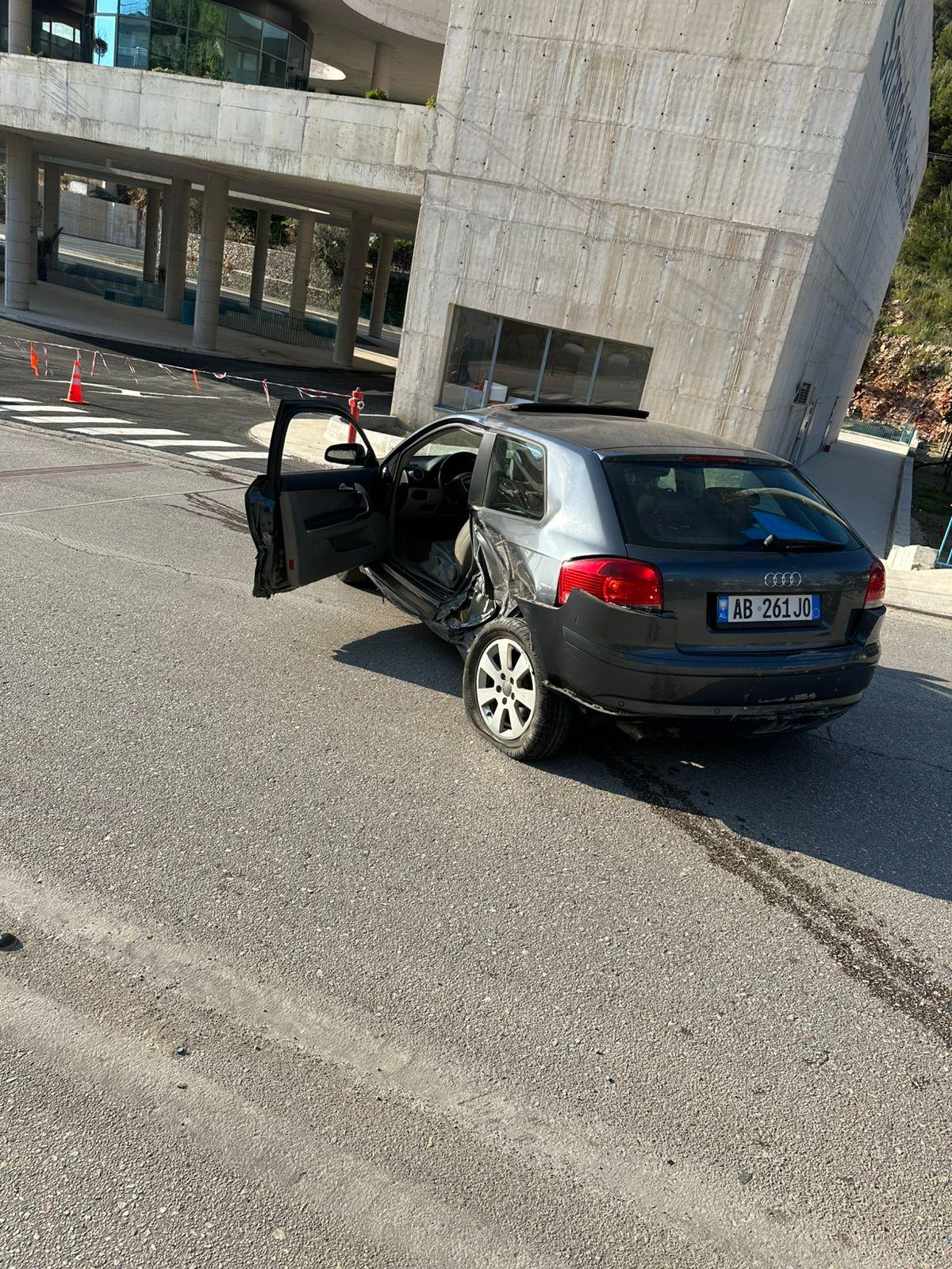 Aksident në hyrje të Sarandës, plagoset njëri nga shoferët (EMRAT)