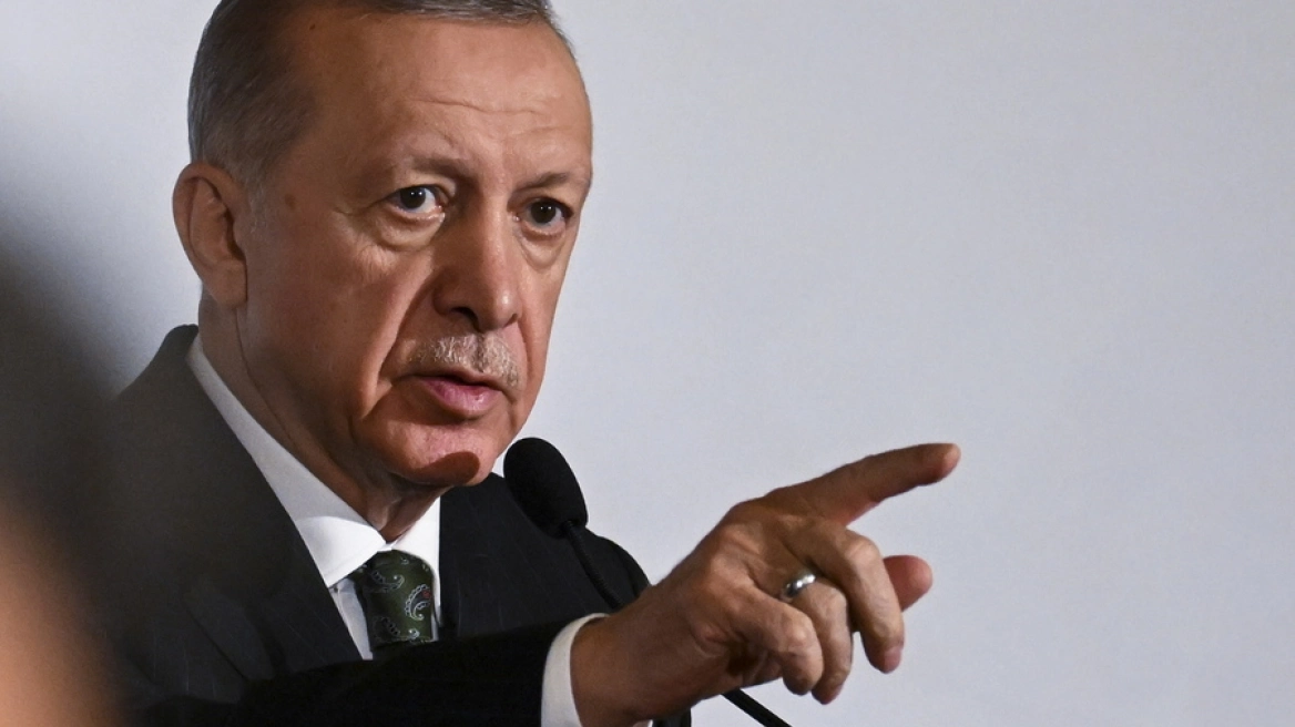 sulmet-me-arme-shkolla-erdogan-shkarkon-zevendesministrin-e-arsimit