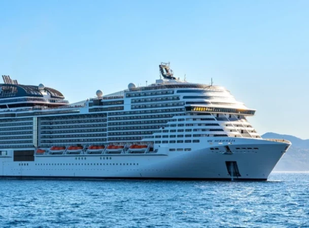 370144 Shutterstock 2355607061 F