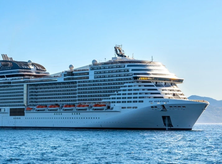 Anija u përplas me një shkëmb  shpëtohen rreth 30 pasagjerë që ndodheshin në bord