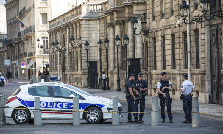 Police Search Presidential Palace In Paris