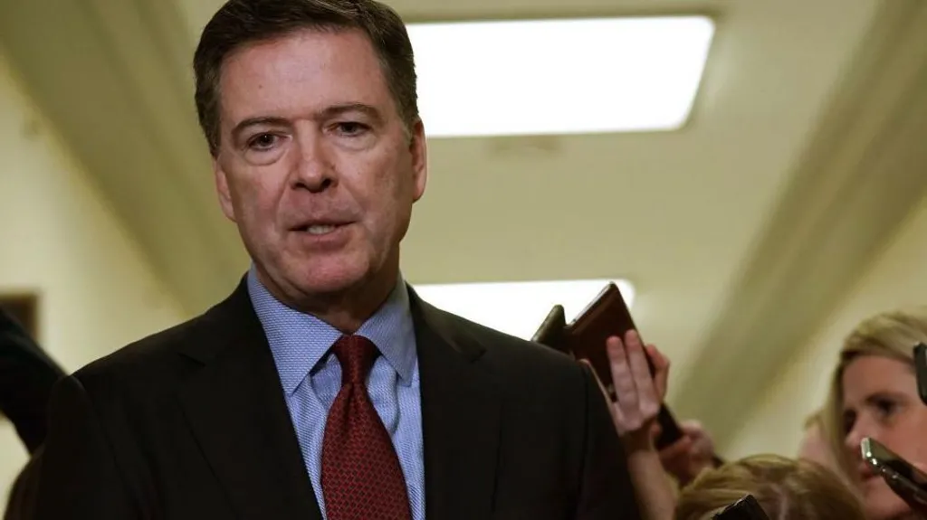 James Comey dorëzohet në polici: Akuza për kërcënim ndaj Trumpit – Çfarë ndodh më pas?
