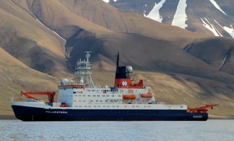 5ea8cd58 20120715polarsternarkxxvii54smenze 1230x820