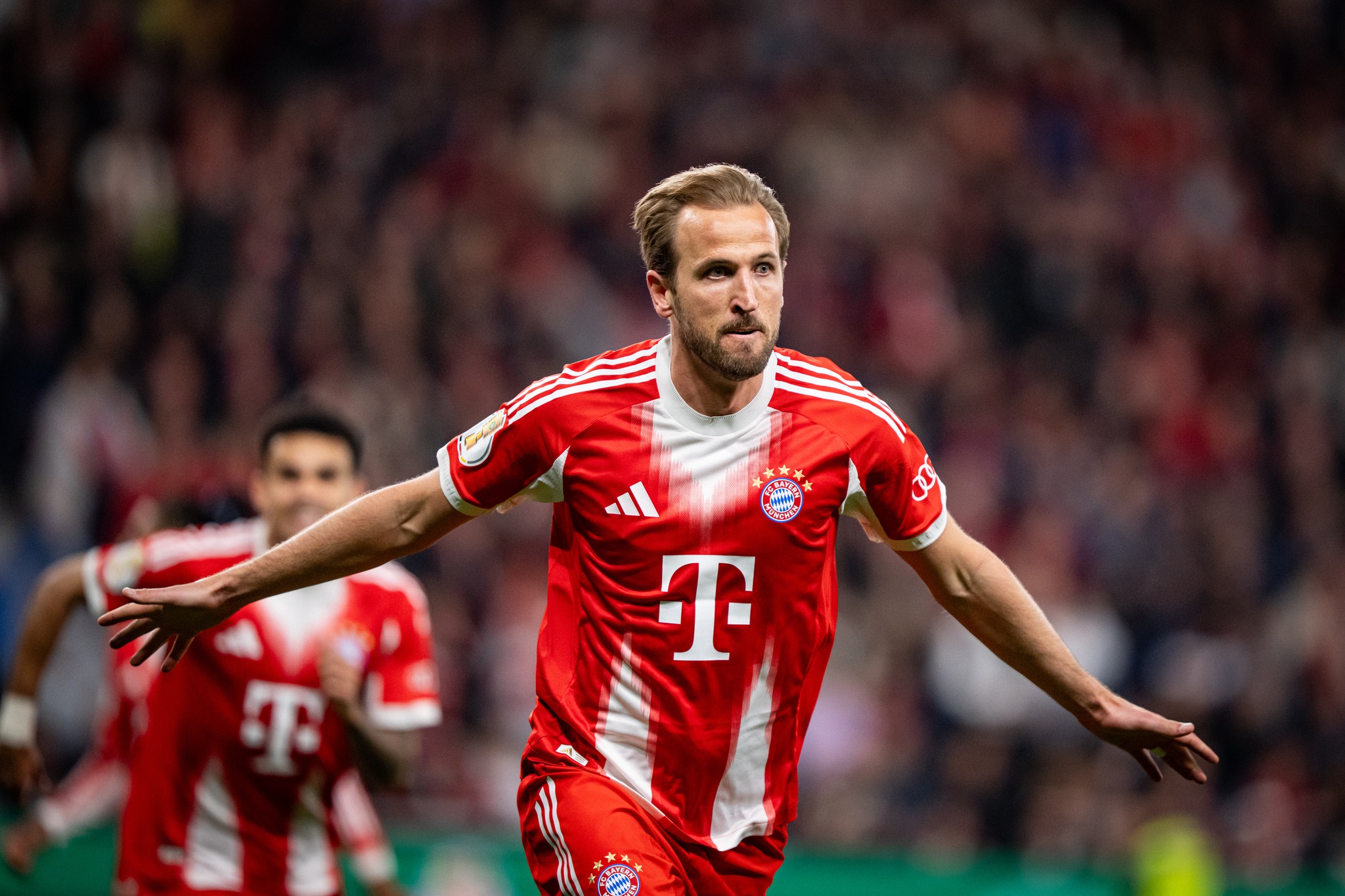 Kane dhe Diaz nderojnë Bayern,  bavarezët “fluturojnë” në finalen e Kupës (VIDEO)