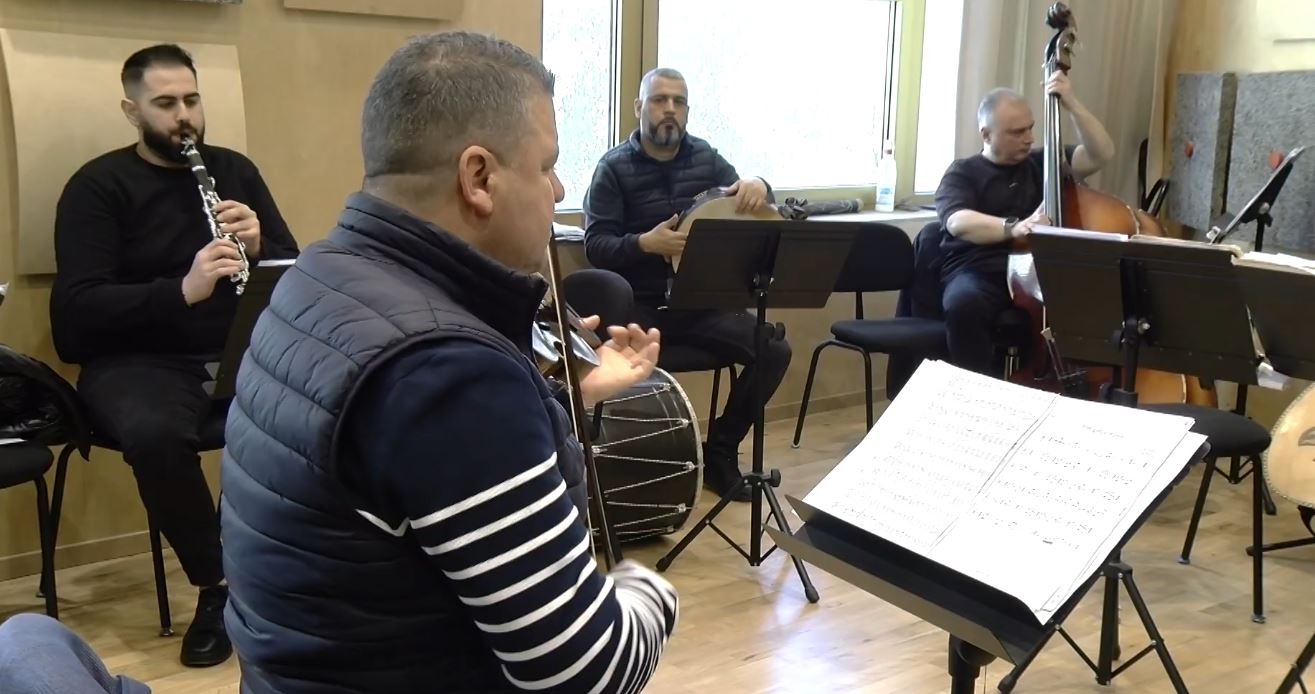 Këngët e dashurisë së Muharrem Gurrës në koncert  Merita Halili  Emocione dhe kujtime