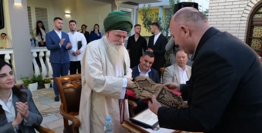 Aktivitet i veçantë në Teqenë Halveti në Durrës, Shejh Rrustem Shehu nderohet në 80-vjetorin e lindjes