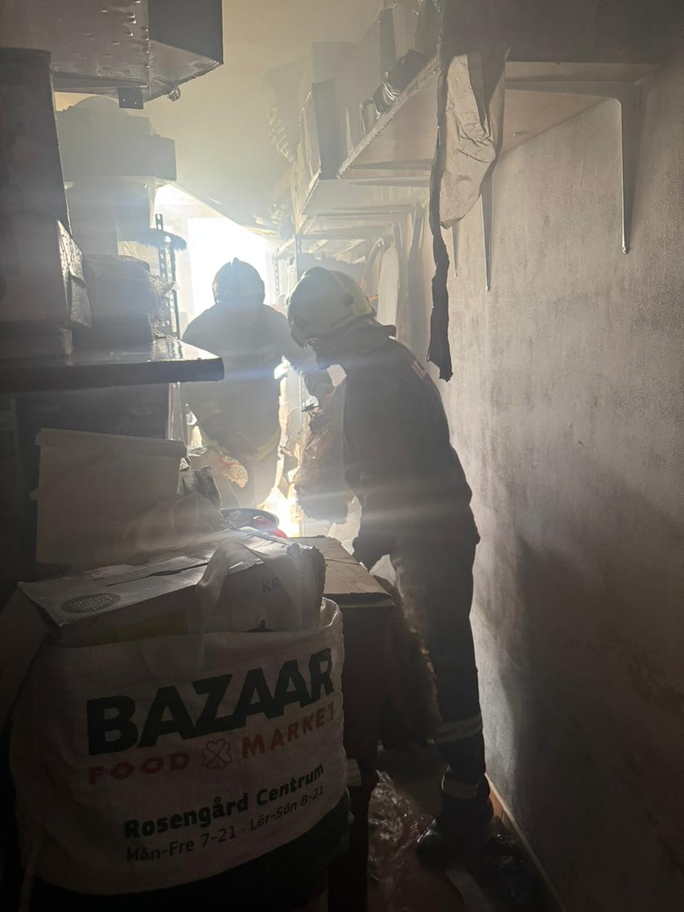 Përfshihet nga zjarri një apartament në Gjirokasër, zjarrfikësja në ‘luftë’ me flakët