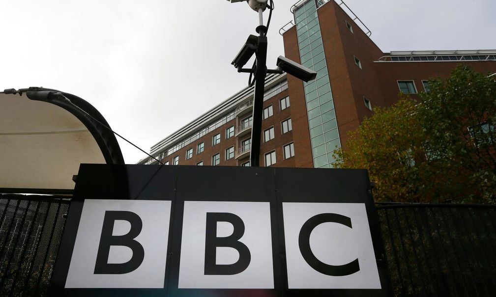 BBC pritet të shkurtojë 2 000 vende pune si pjesë e një përpjekjeje për të ulur kostot me 10  gjatë tre viteve të ardhshme