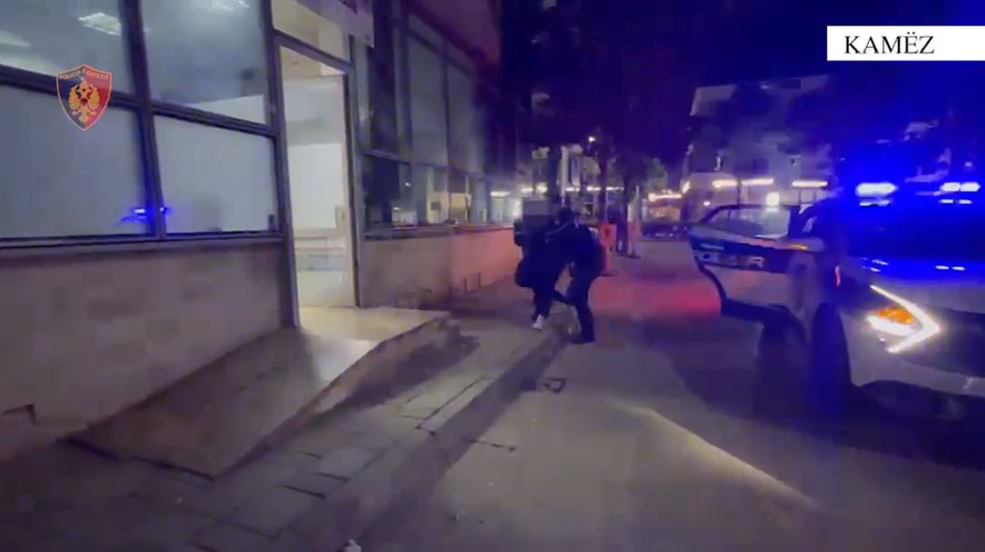 Qëlloi me armë zjarri gjatë sherrit në Tiranë, arrestohet 23-vjeçari