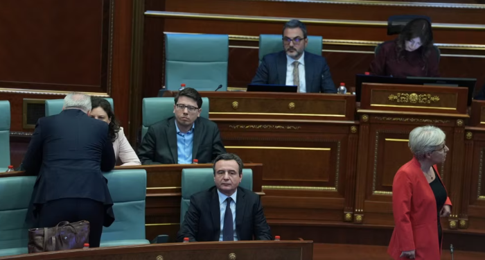 Presidenti i ri  Opozita bojkotoi  shtyhet seanca në Kuvendin e Kosovës